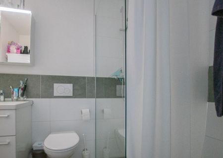 Moderne 3.5-Zi. Wohnung im 1. OG - Photo 2