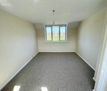 2 bedroom end of terrace house to rent - Photo 3