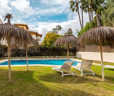 Alquiler de chalet adosado en Calle Ana de Austria - Photo 1