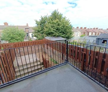 3 bedroom flat to rent - Photo 4