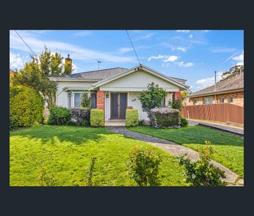 Embrace the Charm of Sought-After Ballarat North Living - Photo 6