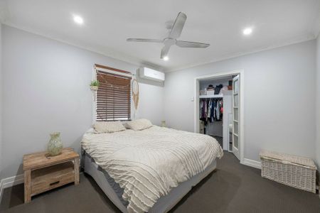 AIR CONDITIONED 3 BEDROOM HOME + STUDY - Photo 3