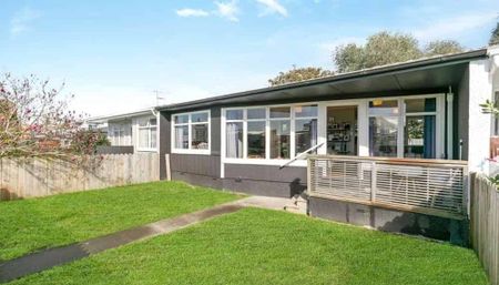 Sunny 2BR Avondale Living - Pets OK! - Photo 5