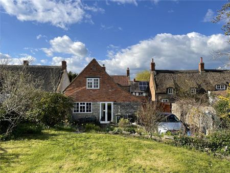 4 bedroom detached house to rent - Photo 4