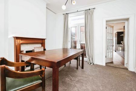 5 bedroom detached house to rent - Photo 2