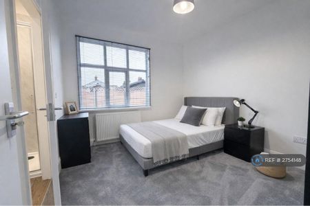 1 bedroom in a house share to rent - Photo 3