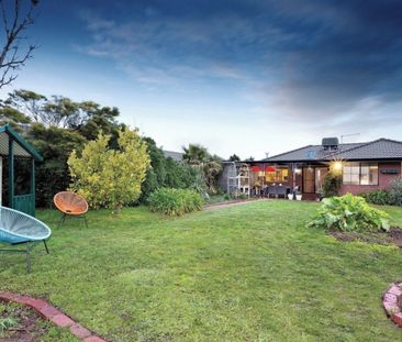FOUR BEDROOM HOME IN QUIET STREET WITH LARGE BACKYARD - Photo 2