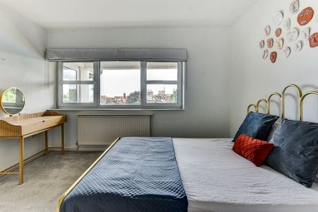 1 Bed Flat, The Drive, BN3 - Photo 3