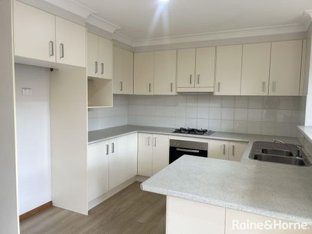 Modern 3 Bedroom Townhouse! - Photo 4