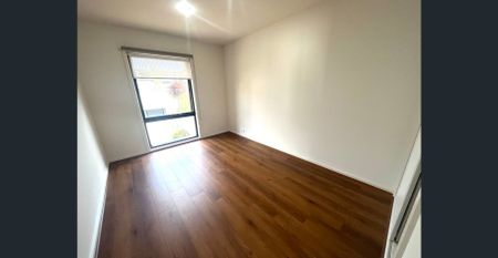 Fully Renovated 5-Bedroom Double-Storey Family Residence in Prime Burwood Location with Excellent Transport Connectivity - Photo 5