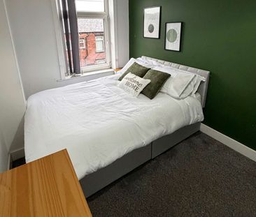 Tonge Moor Road Room 3 - Photo 1