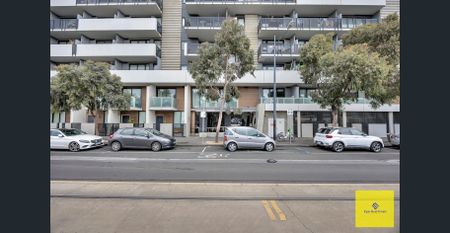 Modern 1-Bedroom Apartment in the Heart of Docklands - Photo 5