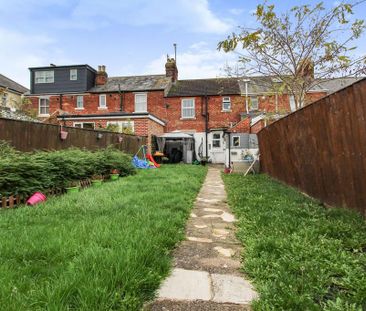 3 bedroom terraced house to rent - Photo 5