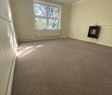 Broadwater Crescent - Photo 3