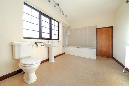 4 bedroom detached house to rent - Photo 5