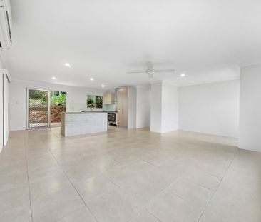 Charming Home in Palmwoods with Solar & Lawn Maintenance Included&excl; - Photo 1