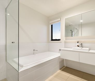 16 Monterey Drive, Cheltenham, VIC, 3192 - Photo 6