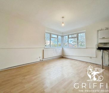 Danacre, Laindon, Basildon, SS15 - Photo 3