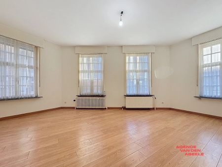 Gelijkvloers appartement vlakbij Sint-Annakwartier - Foto 3