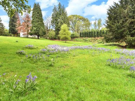 An immaculately presented family home set in historic Seal village. - Photo 3