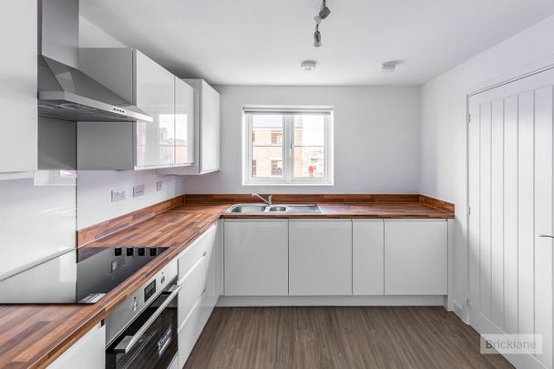 4 bedroom house - Photo 1
