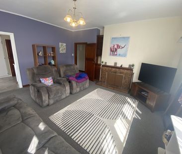 Bright 3-Bedroom Home in Wakari - Photo 4