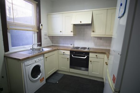 2 Bed House To Let on Kingswood Street, Preston - Photo 4