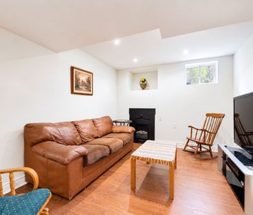 For Lease - 16 Braehead Drive, Richmond Hill, Ontario - Photo 2