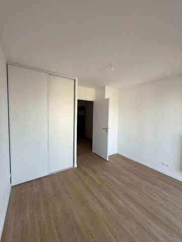 Location Appartement 3 pièces 70m² BORDEAUX 33100 - Photo 2
