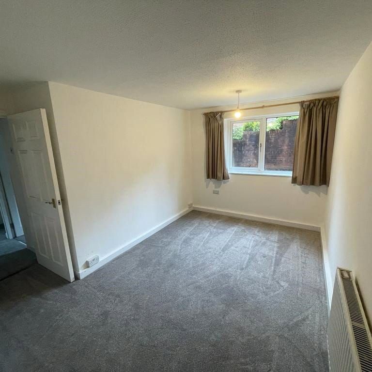 Available now, we offer to you a two bedroomed, ground floor apartment situated only a short walk away from the popular city centre of Ripon which provides a fantastic variety of amenities and shopping facilities. - Photo 1