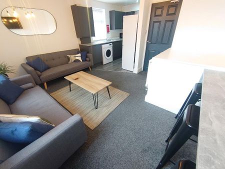 5 bedroom flat to rent - Photo 3