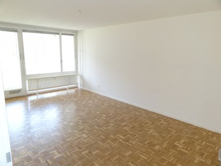 Lichtdurchflutete Wohnung – Wohnen in zentraler und grüner Umgebung - Foto 4