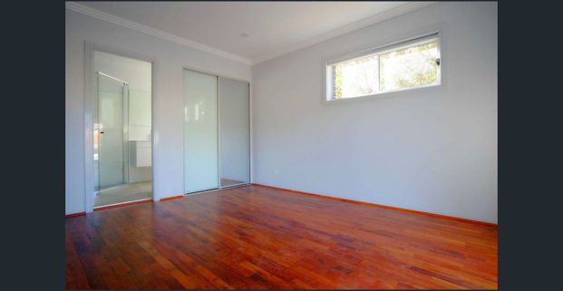 MODERN AND ULTRA-CONVENIENT HOME - Photo 1