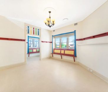 Duplex Sized, Renovated Apartment with Harbour Glimpses - Photo 6