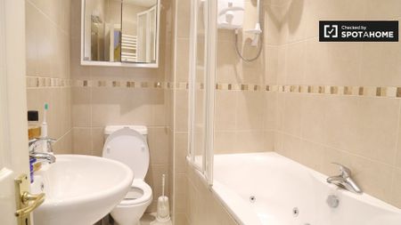 Cozy room in 5-bedroom houseshare in Castleknock, Dublin - Photo 5