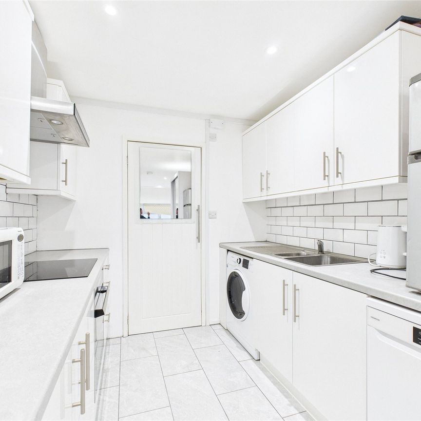 Owlsmoor Road, Sandhurst Owlsmoor Road, Sandhurst - Photo 2