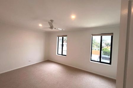 2/12 Lavarack Road, Mermaid Beach. - Photo 3