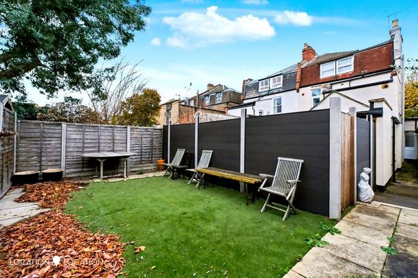 4 bedroom flat to rent - Photo 1