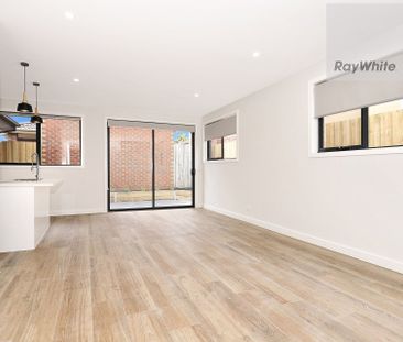 Light, Bright & Quality Built! - Photo 2