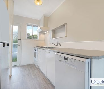 Two Bedroom One Bathroom In Tidy Unit Privately Appointed - Photo 5