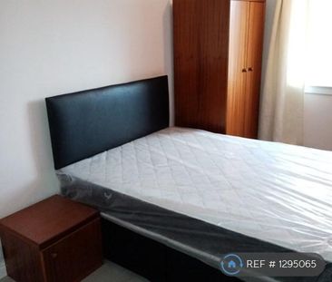 3 bedroom flat to rent - Photo 5