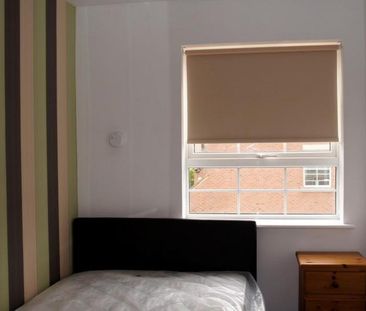 1 bedroom in a house share to rent - Photo 2