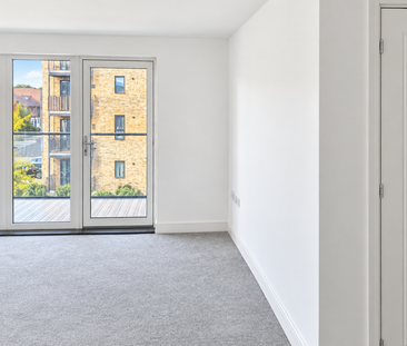 Gorgeous 2nd floor apartment, with a sizeable balcony available TO ... - Photo 6