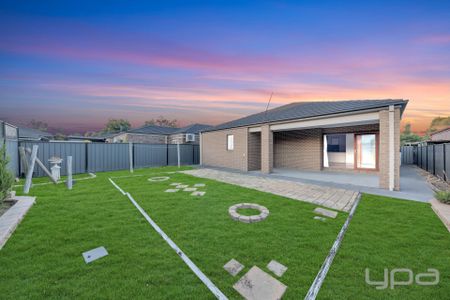 35 Brickwood Circuit, CRAIGIEBURN - Photo 2