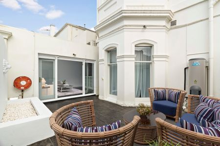 Superbly Located Property With Grand Proportions And Style - Photo 5