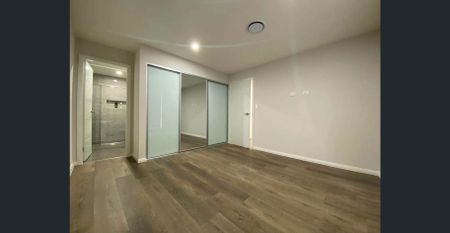 5 Bedroom Duplex Townhouse with guest room downstairs for Lease! - Photo 4