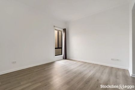 8 Burrows Place, Craigieburn VIC 3064 - Photo 3