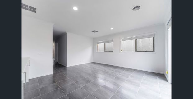 **RECEIVE ONE MONTH FREE RENT, ASK US HOW! Brand New 4-Bedroom Family Home for Lease – Wyndham Vale - Photo 1