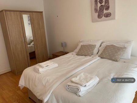 1 bedroom flat to rent - Photo 2