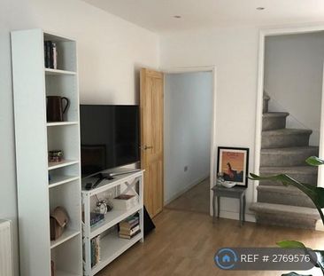 3 bedroom end of terrace house to rent - Photo 3